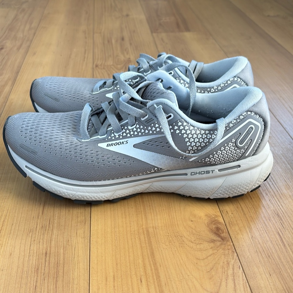 Brooks women gray GHOST 14 size 9 very good condition.